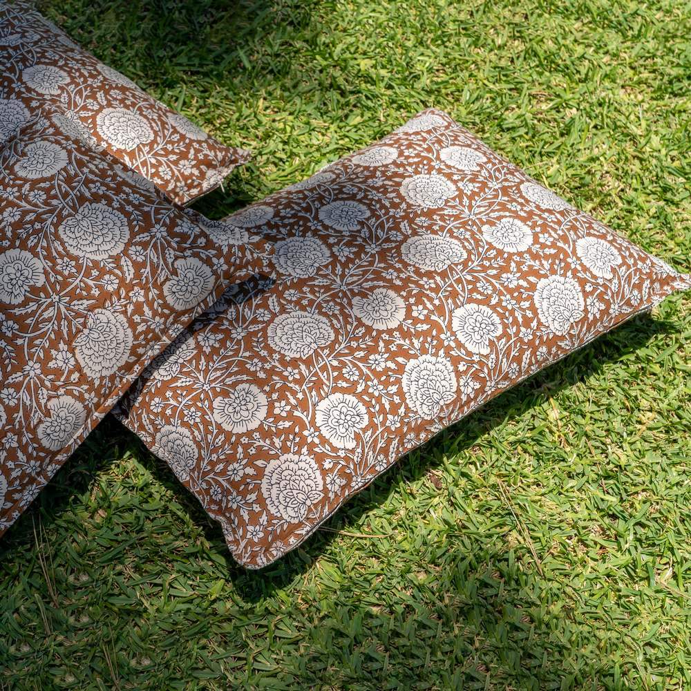 BEIGE-BROWN CUSHION 100% COTTON 60 X 40 CM