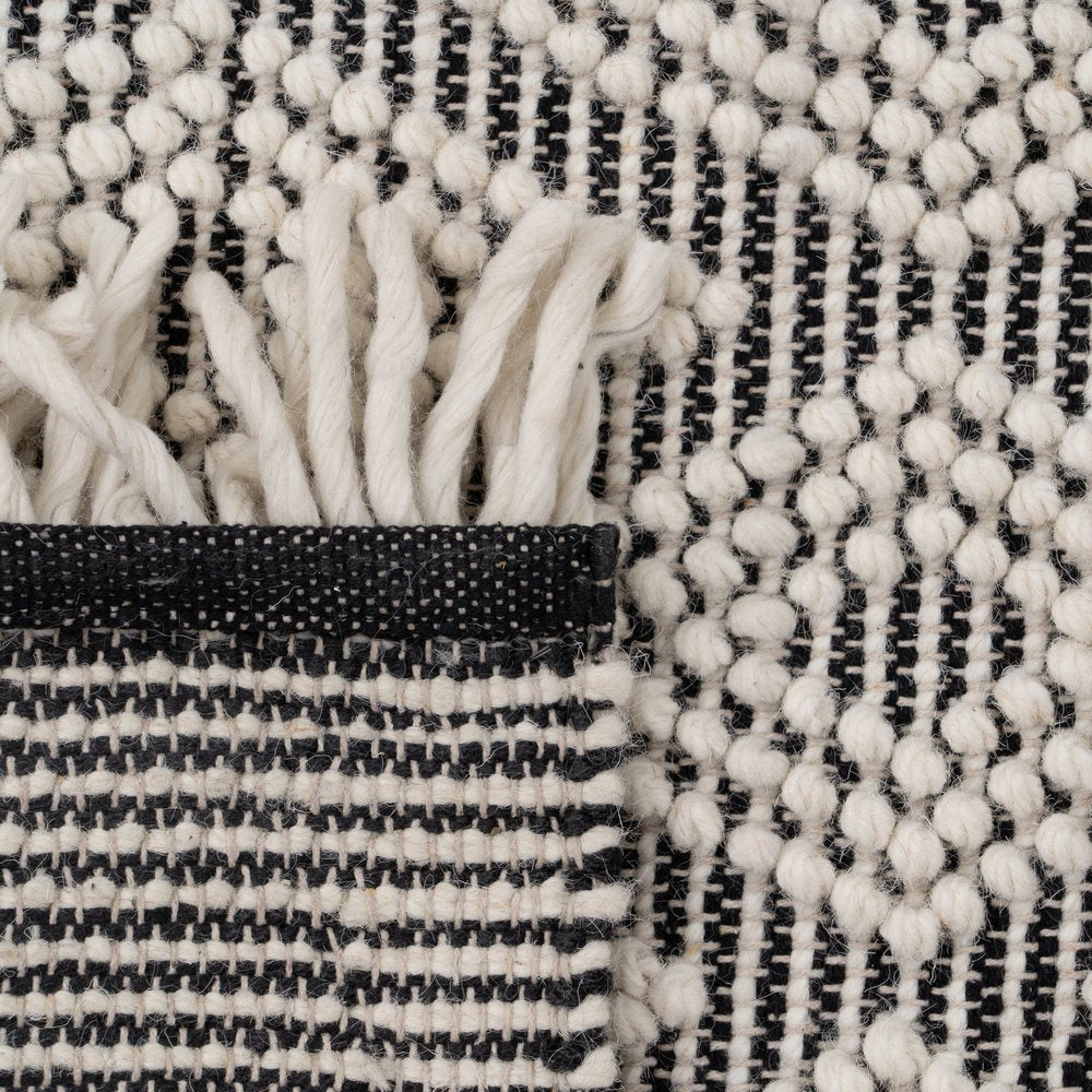 BLACK AND WHITE WOVEN RUG DECORATION 80 X 150 CM