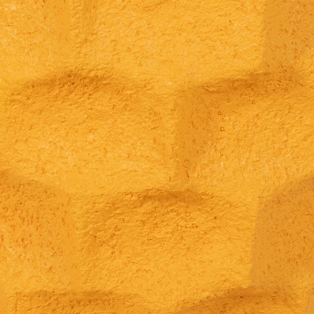 MACETERO AMARILLO RESINA DECORACIÓN 49 X 49 X 49 CM