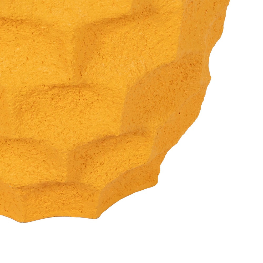 MACETERO AMARILLO RESINA DECORACIÓN 49 X 49 X 49 CM