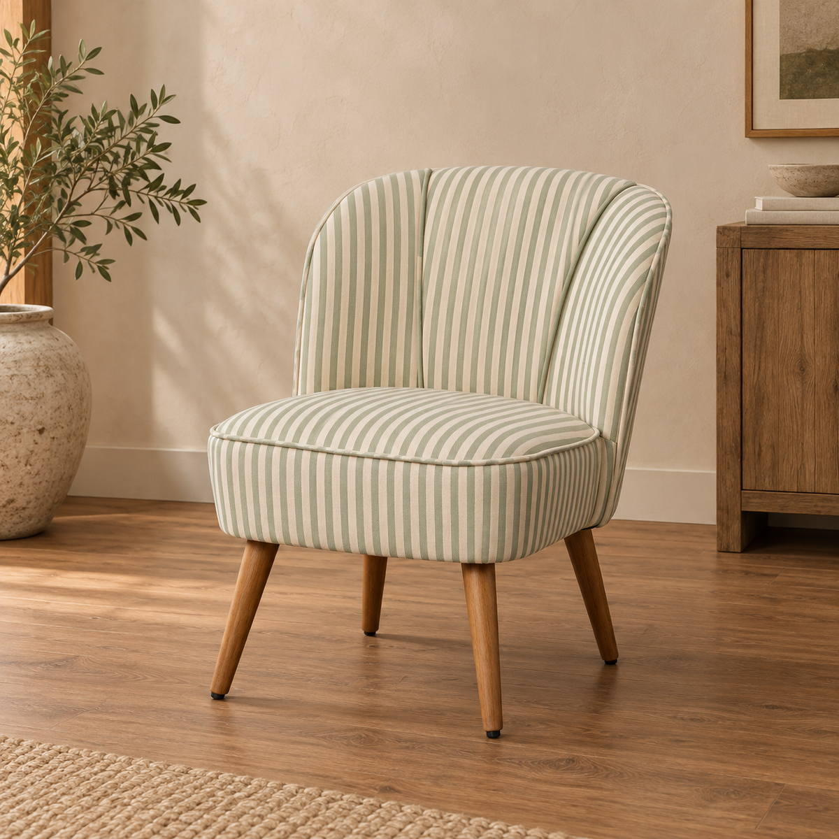 Sillón rayas verde madera de caucho — vista tres cuartos