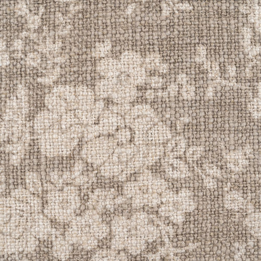 COJÍN FLORES BEIGE OSCURO 45 X 45 CM