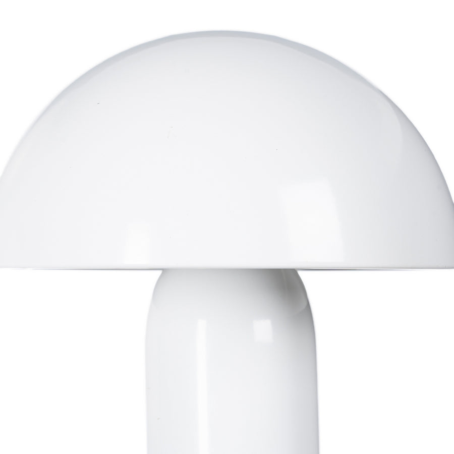 WHITE METAL TABLE LAMP 22 X 22 X 31.50 CM