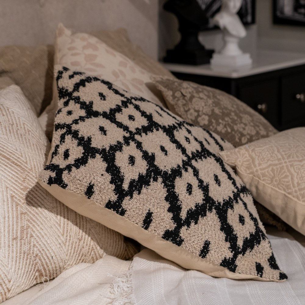 BLACK AND WHITE COTTON / POLYESTER CUSHION 45 X 45 CM