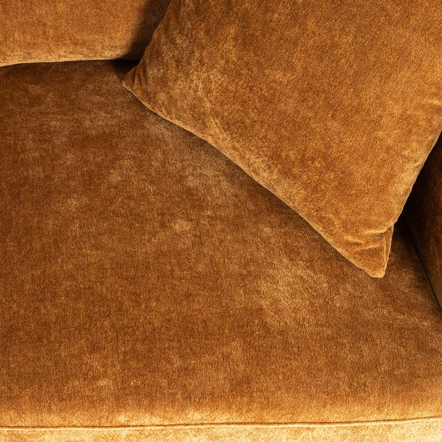 SOFÁ 2 PLAZAS OCRE TEJIDO-MADERA 165 X 96 X 86 CM