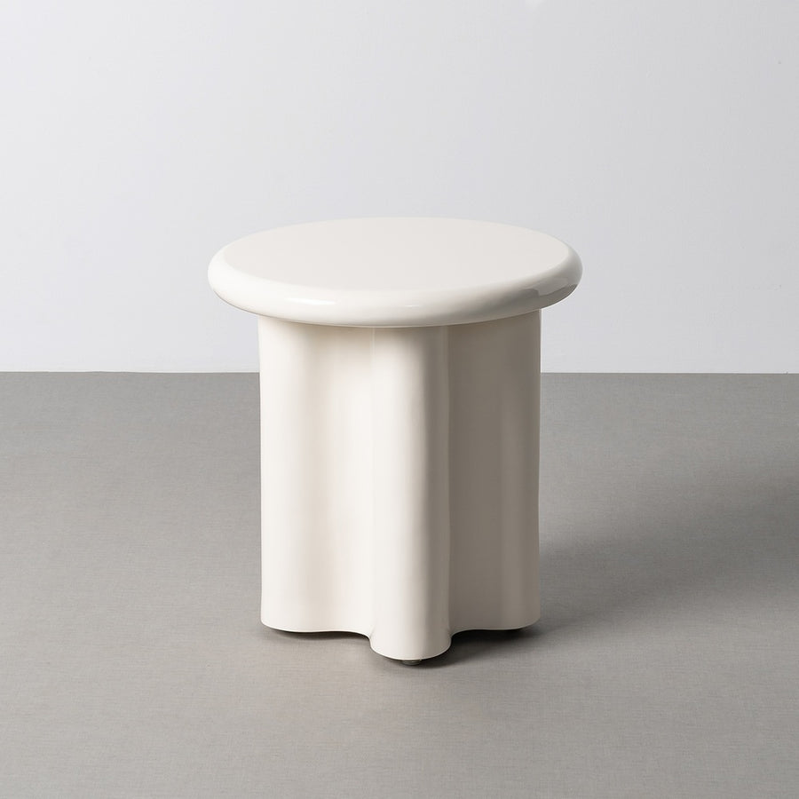 MESA AUXILIAR LACADO CREMA DM SALÓN 50 X 50 X 50 CM