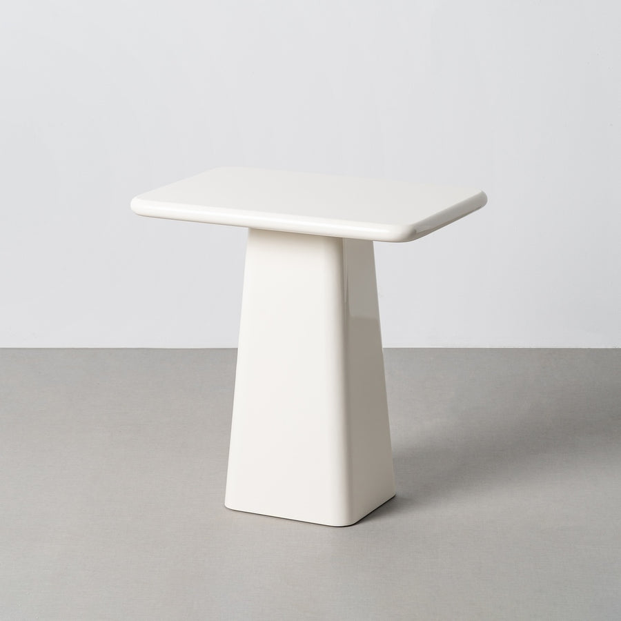 MESA AUXILIAR LACADO CREMA DM SALÓN 60 X 40 X 61 CM