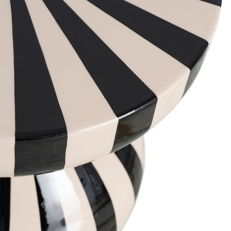MESA AUXILIAR RAYAS BLANCO-NEGRO METAL 38 X 38 X 47 CM