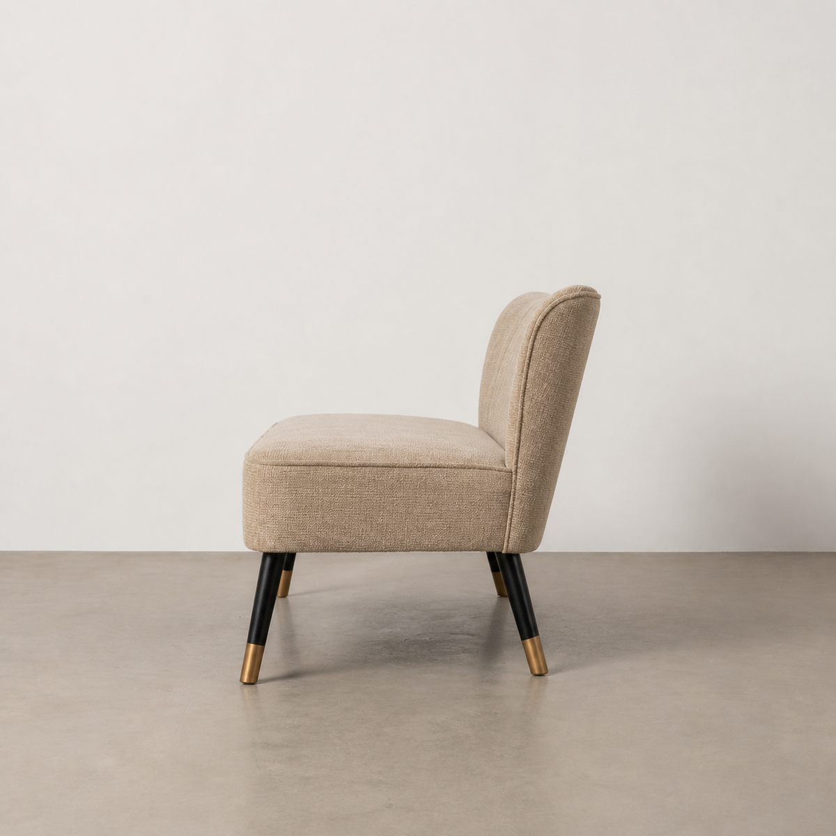 SOFÁ BEIGE TEJIDO-MADERA SALÓN 134 X 70 X 74 CM