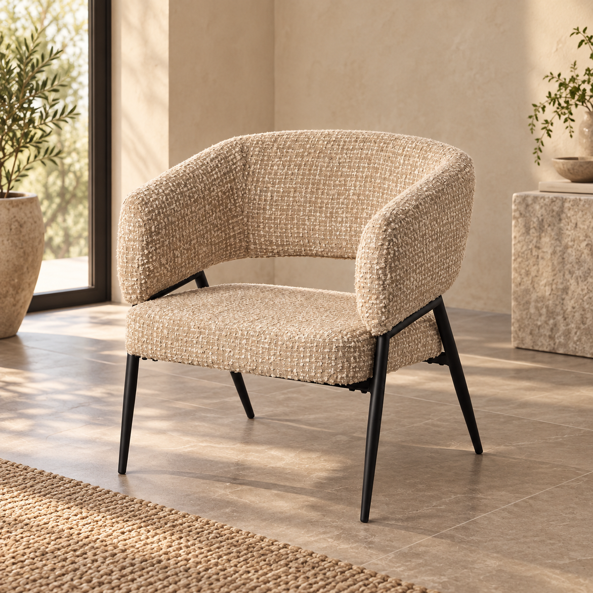 Sillón beige tejido-metal salón — ambiente