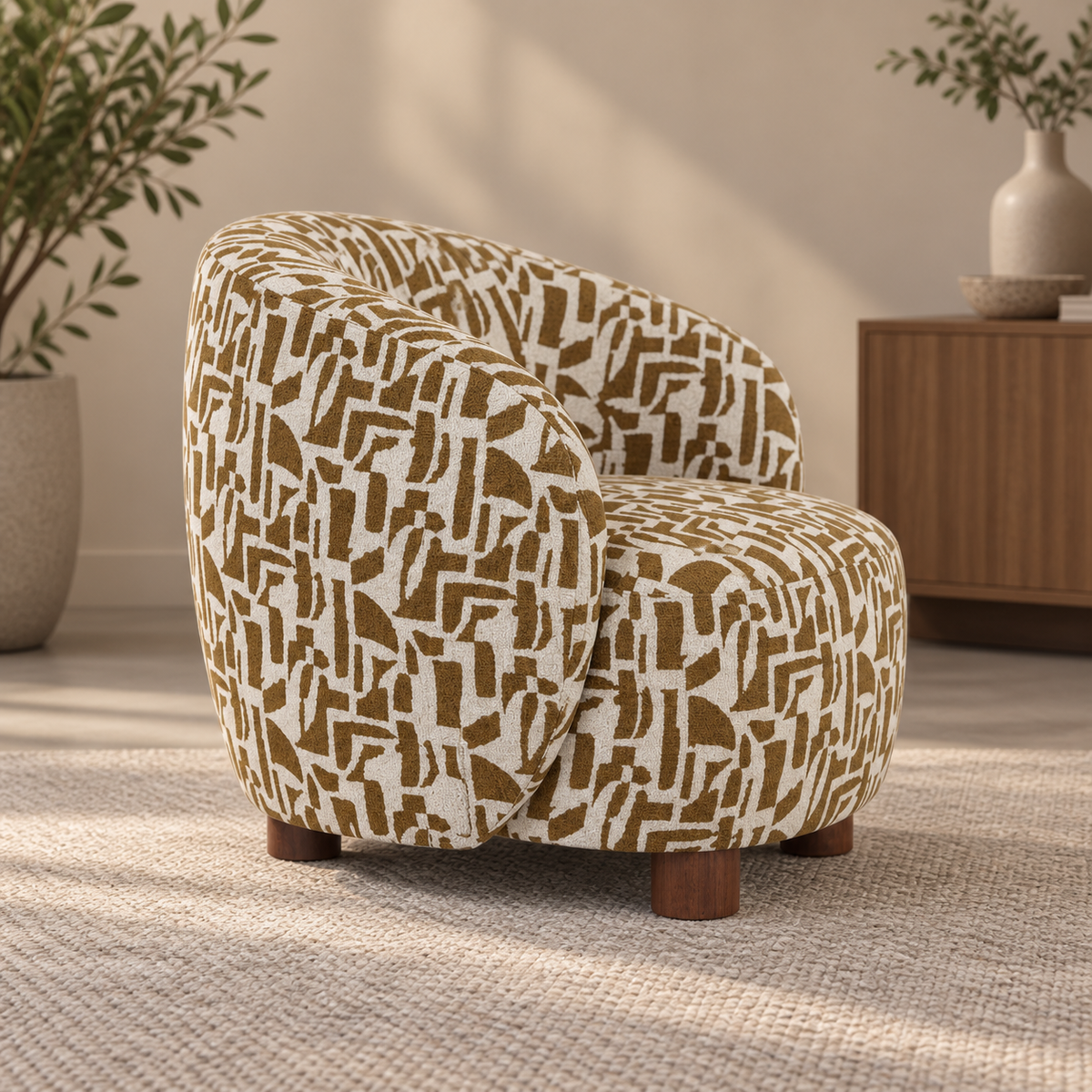 Vista lateral del sillón estampado crema-ocre