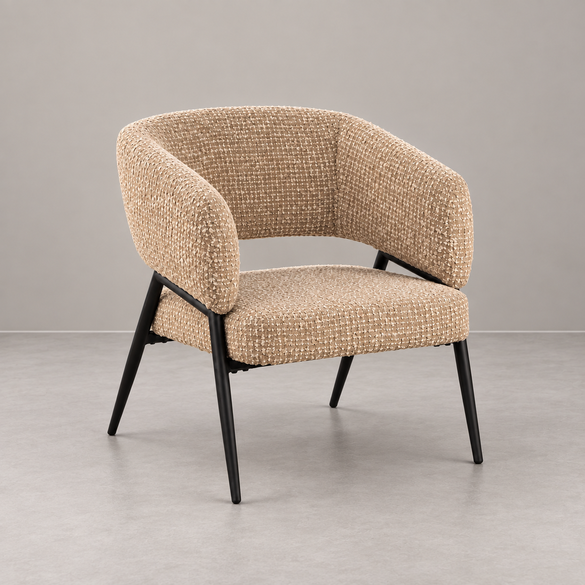 Sillón Tilo beige tejido y estructura metálica negra — vista tres cuartos